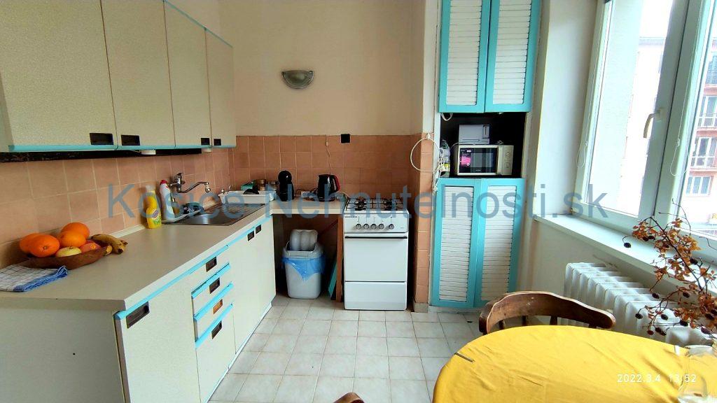 Tehlový 3 izbový byt 80 m2, 2. poschodie zo 4, čiastočná rekonštrukcia, Hlinkova, Košice - Severné mesto