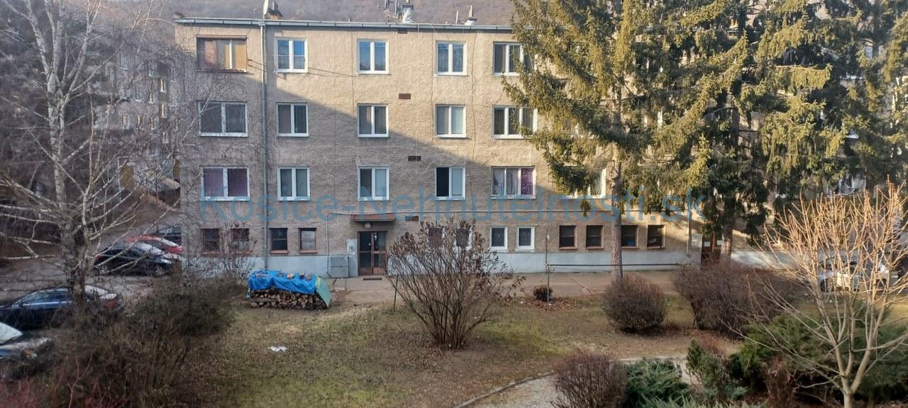 predaj byt plesivec roznava 1