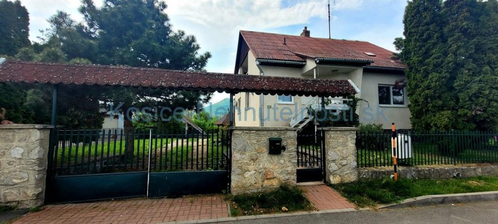 Rodinný dom predaj 200 m2 4 + 1 izb, 1194 m2 Slovenské Nové Mesto