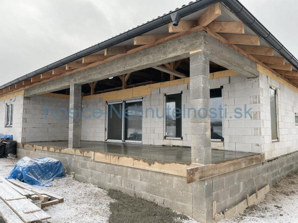 Holodom bungalov 180 m2, 700 m2 pozemok Beniakovce - Košice